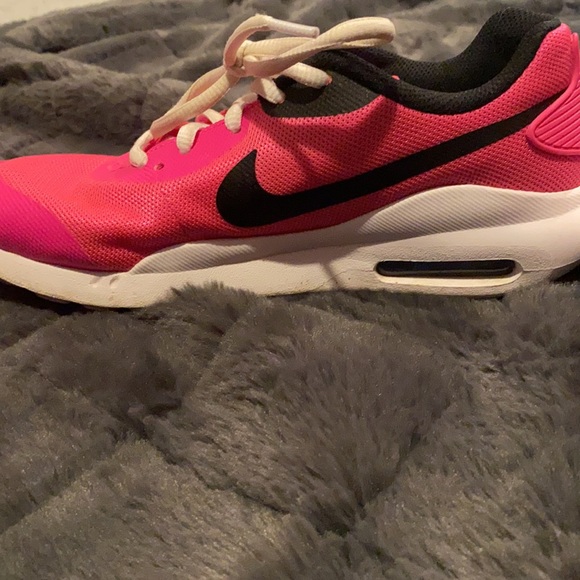 COPY - Women’s Nike Air Max - Picture 2 of 6